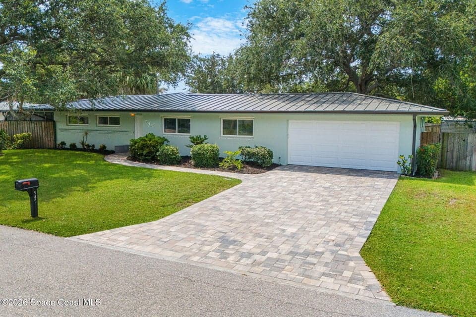 545 Seabreeze Drive, Indialantic, FL 32903 photo 2