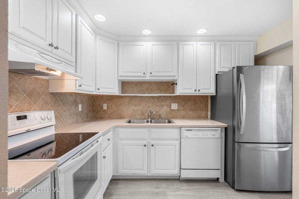 142 Palmetto Avenue 12-2, Indialantic, FL 32903 photo 6